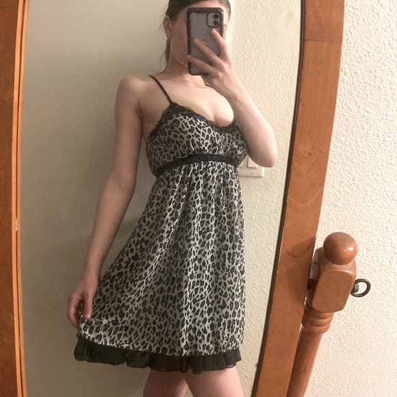 y2k Rachel & Chloe • Leopard Print Dress - Picture 4 of 8